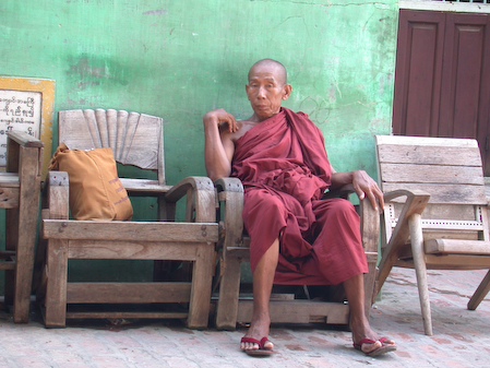 Birma, Mandalay, August 2002.
Birmese monk.
Portrait of a Birmese monk.
