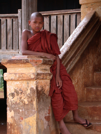 Birma, Mandalay, August 2002.
Birmese monk.
Portrait of a Birmese monk.