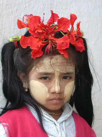 Birma, Pagan, August 2002.
Birmese girl.
Portrait of a Birmese girl.
