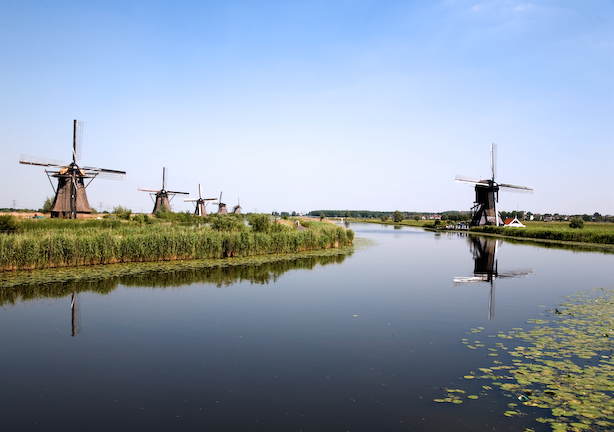 The Netherlands, Kinderdijk,
June 2006.
Dutch windmills.
Historic Dutch windmills at Kinderdijk.
